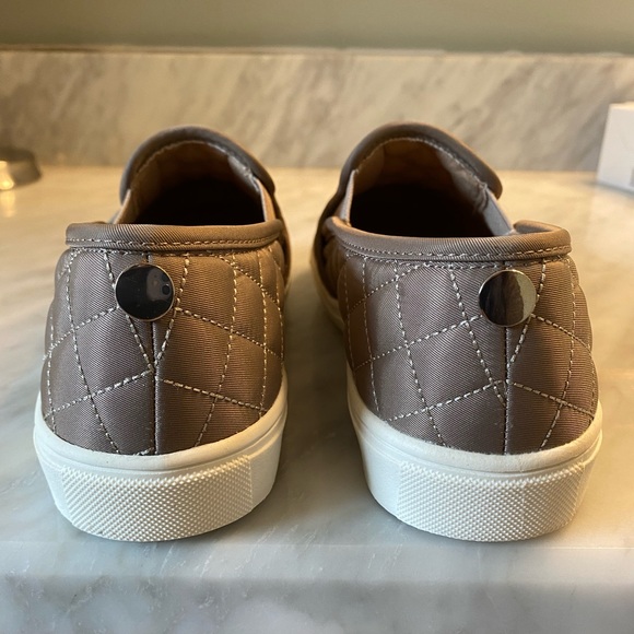 NEW Cushionaire Quilted Sneaker - Women’s size 6 - Picture 4 of 5